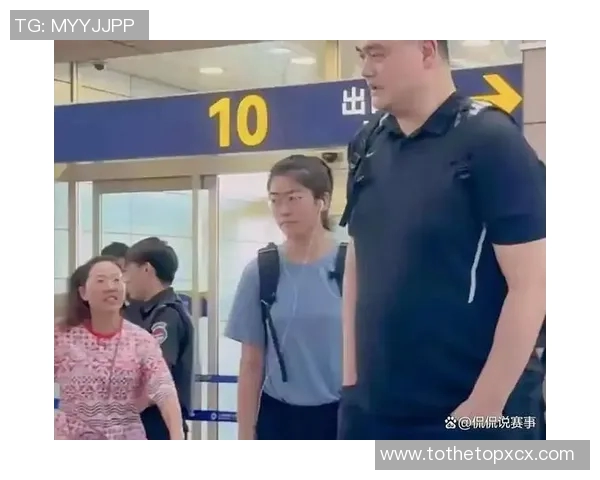 姚明的母亲：从篮球场到家庭的坚韧与奉献之路