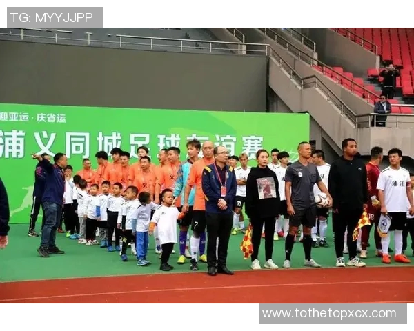 金钟国与足球明星亲密互动揭示运动员背后的故事与友谊