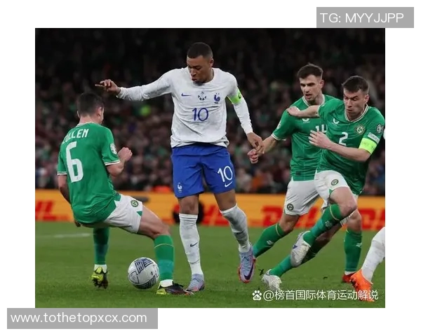 足球明星魅力瞬间帅气照片大集合展现他们的风采与激情 足球明星魅力瞬间帅气照片大集合展现他们的风采与激情